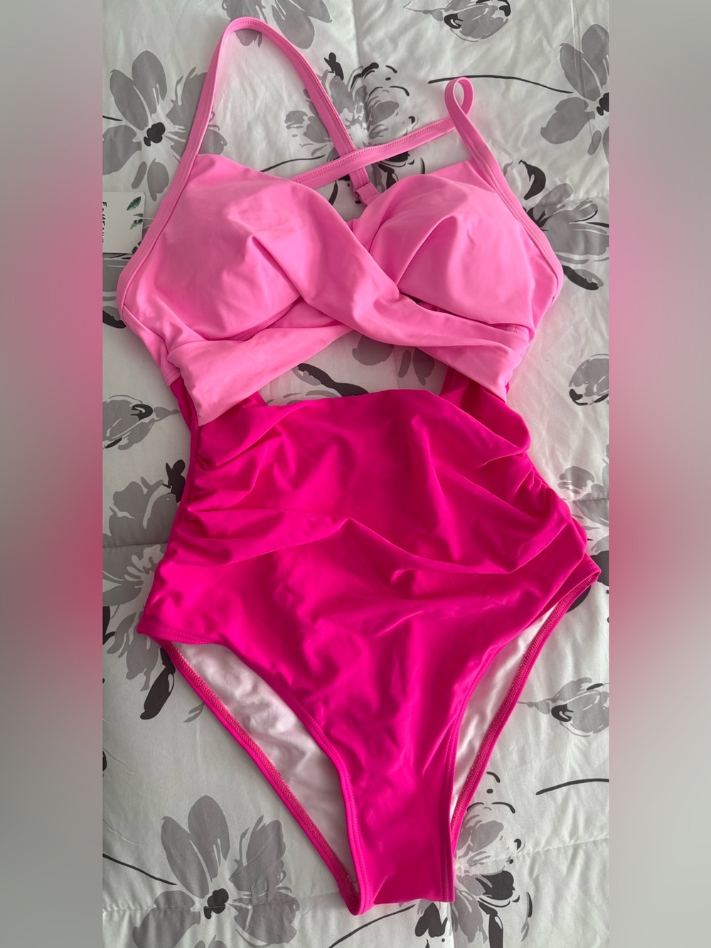 Womens Two-Tone Pink Twist-Front One-Piece Swimsuit